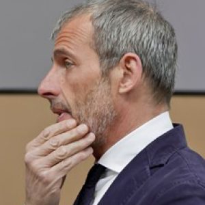 Progetto CMR, studio for integreret design fra Milano — designere af skrivebordet Elite og direktionsstolen Lead fra Las Mobili
