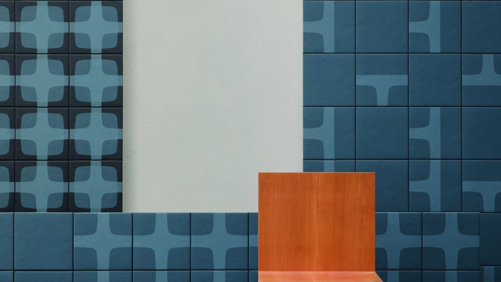 Betty vaeg fra Mutina med Night Blue grafisk gitter