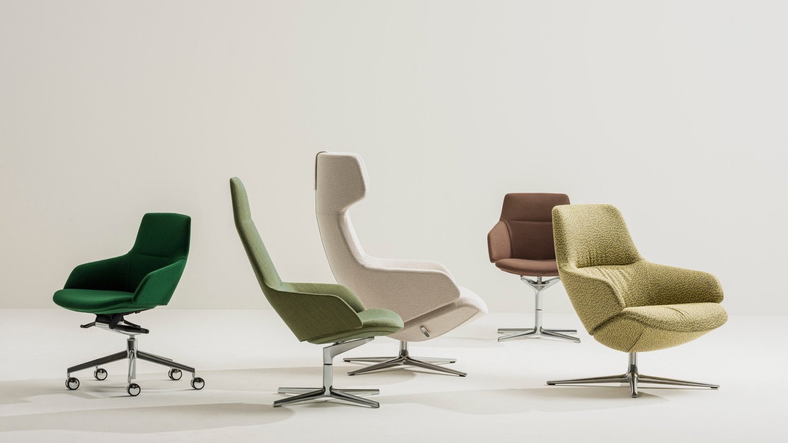 Loungestol Aston Club fra Arper i et dansk kontor