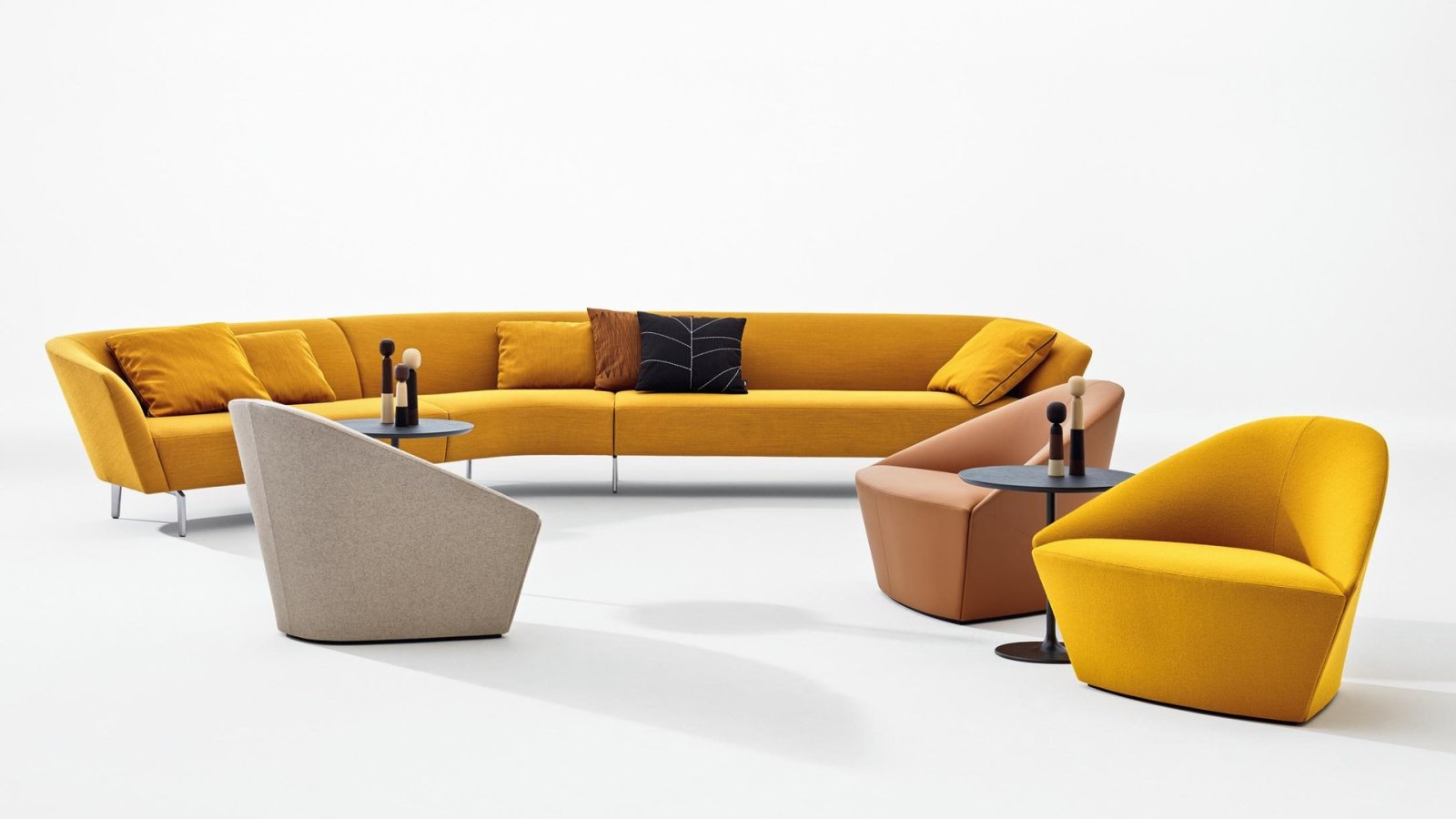 Loop modulsofa fra Arper i et receptionsområde