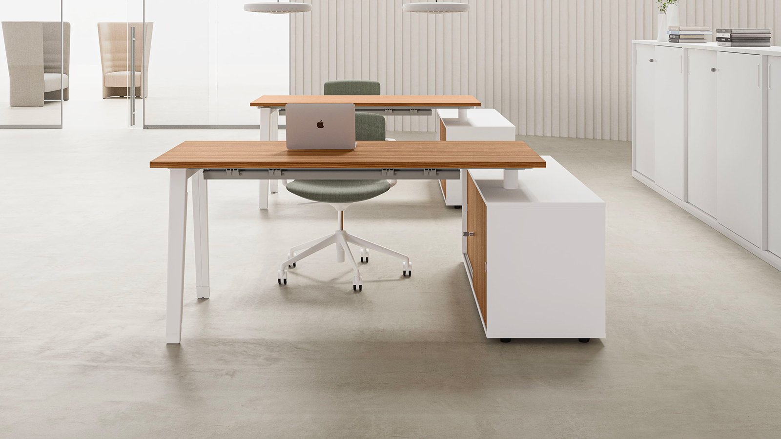 Arbejdsplads E-Place fra DVO Office på hvidt A-stel