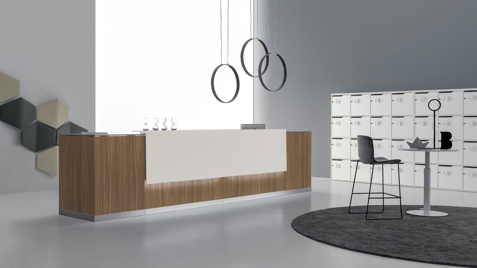 Receptionsdisk Qubo fra DVO Office i natur eg med hvid topplade