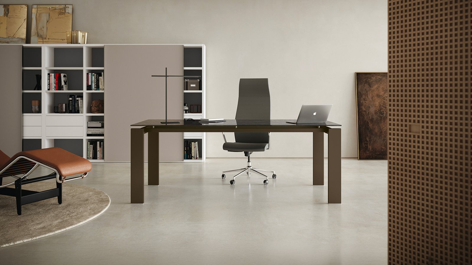 Chefskrivebord GO fra Colombini Office med melaminstøtter
