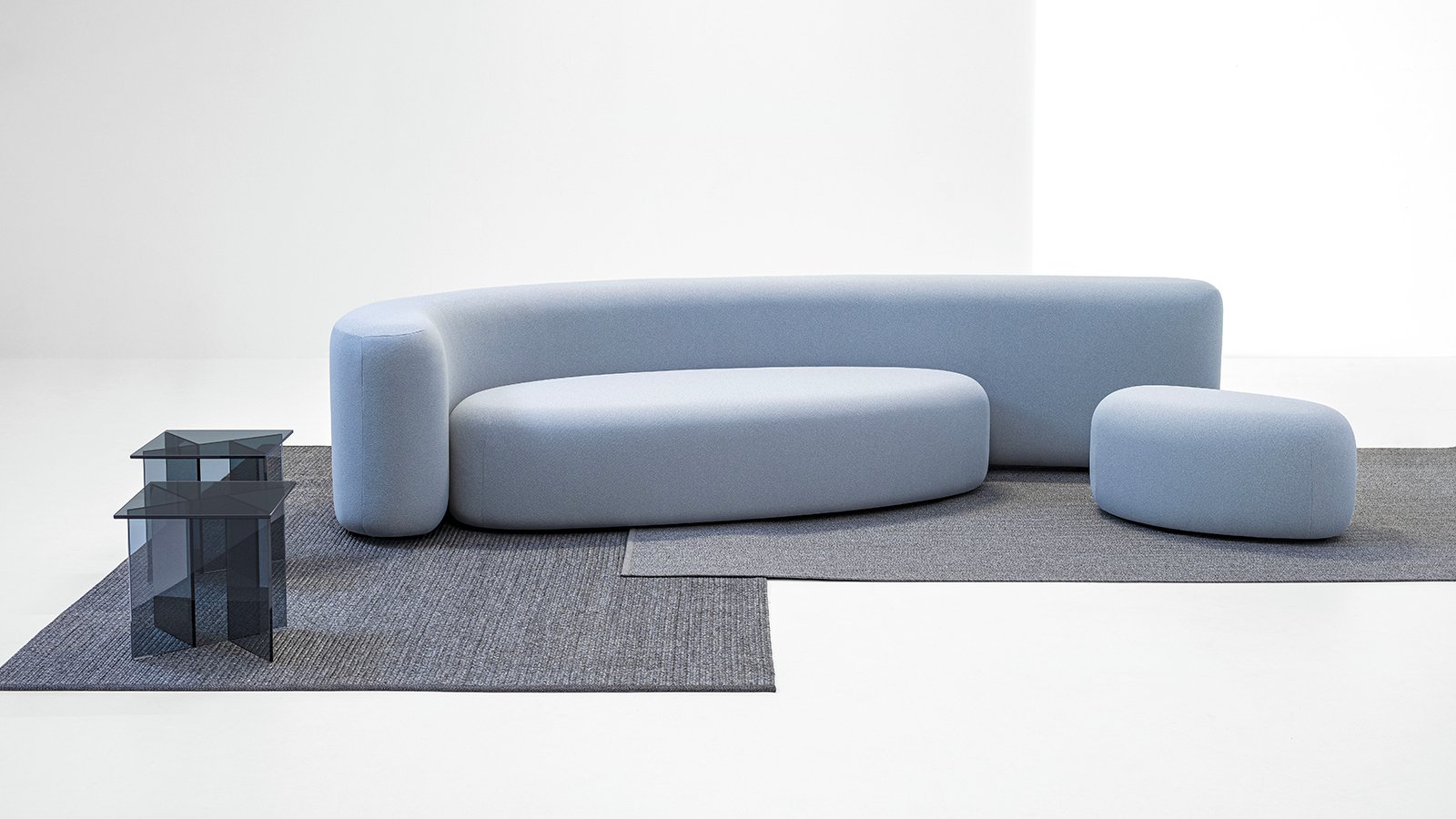 Sofaen Lisse fra LaCividina set forfra, ét stykke i bielastisk stof