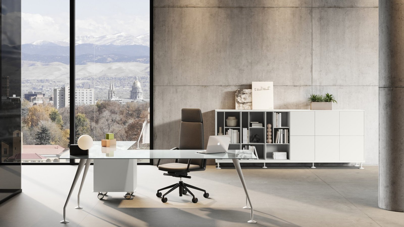 Énosi design skrivebord af Nikolas Chachamis i et lyst direktionsrum, København