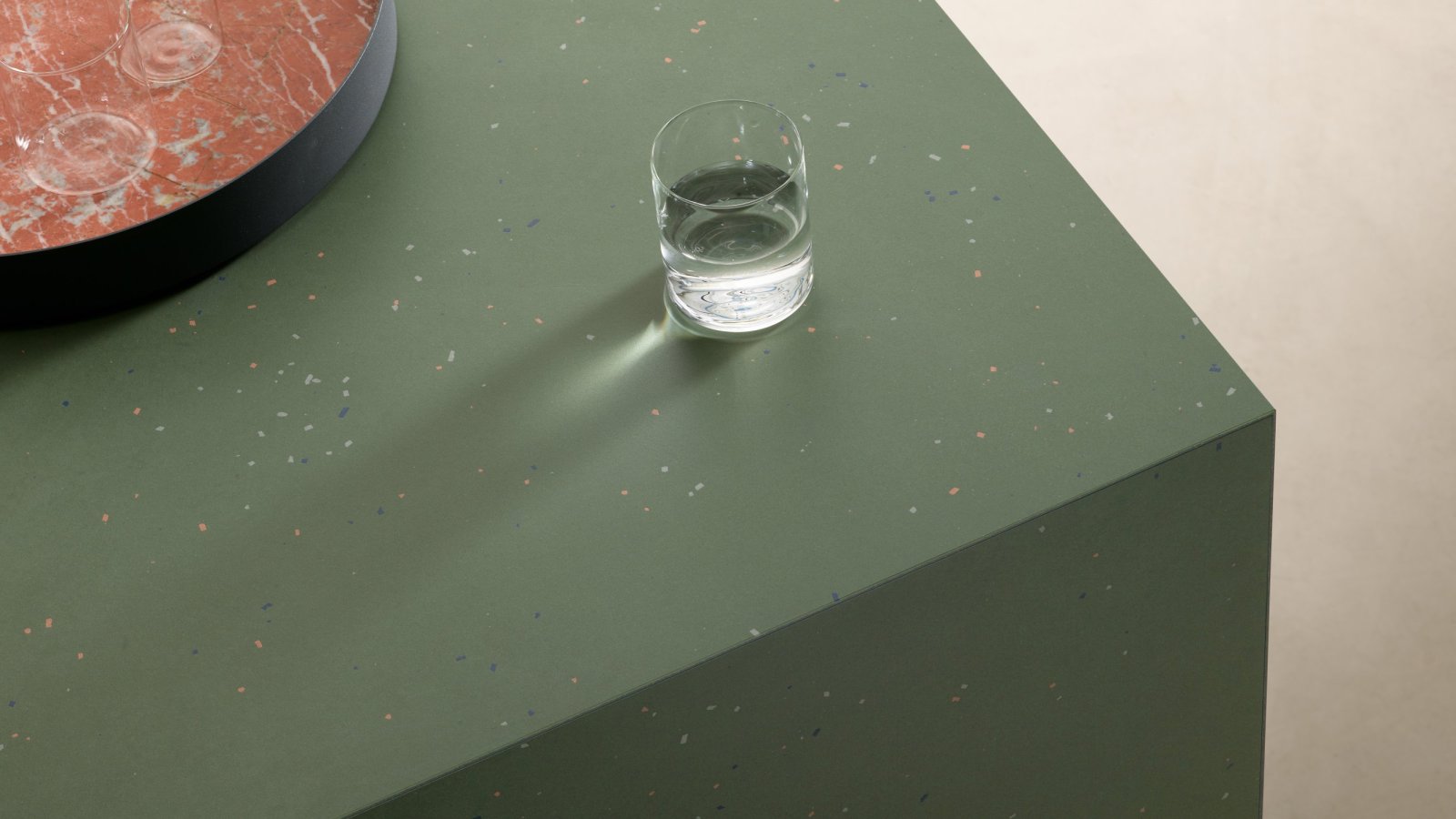 Primavera overflade fra Mutina med keramiske flager