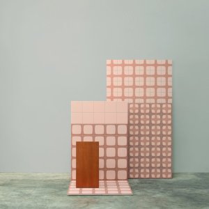 Betty Set flise fra Mutina med grafisk element