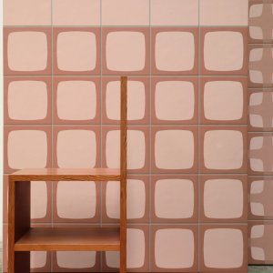 Betty Frame flise fra Mutina med grafisk element