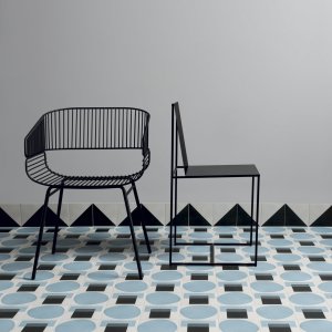 Futura Half Black og Half Blue i samme komposition