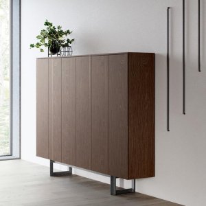 Hvid Fenix-plade på et Ellan-skrivebord med hvidlakeret jern