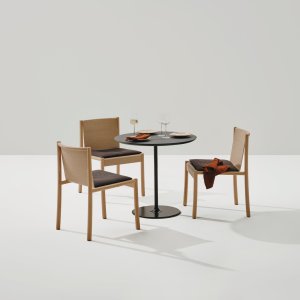 Kata Chair med polstret skal og syninger
