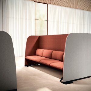 USB-kit monteret på en Kiik sofa