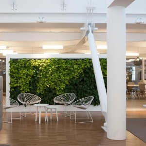 Leaf stol fra Arper ved et homeoffice-skrivebord