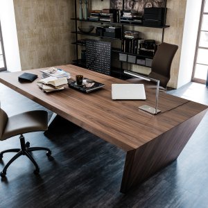 Design skrivebord Nasdaq i et direktionskontor
