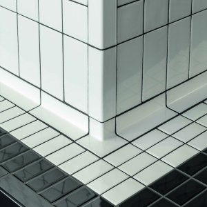 Badekar beklædt med Din-elementer