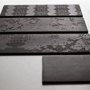 Bas-Relief Nero med dybt chiaroscuro