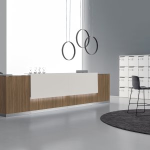 Receptionsdisk Qubo fra DVO Office i natur eg med hvid topplade