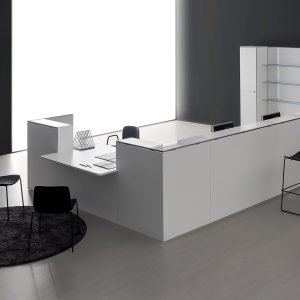 Sokkel i anodiseret aluminium under en Qubo-receptionsdisk