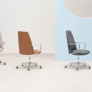 Elinor 3756 med lav ryg fra Pedrali set forfra