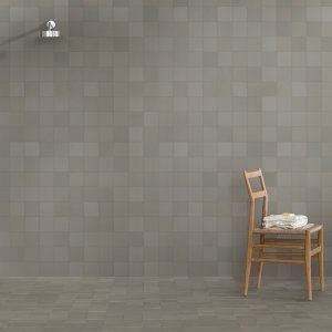 Mews trinflise paa en indvendig trappe