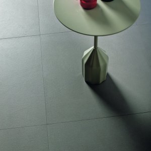 Mødelokale med Déchirer porcelænsgulv