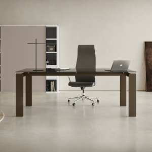 Chefskrivebord GO fra Colombini Office med melaminstøtter
