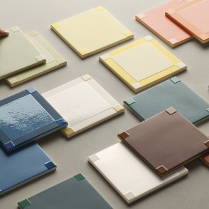 Homage to the Square i farven Chocolate