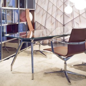 Kuna Chair i bulgarsk rød