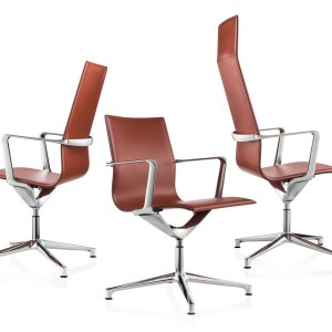 Den spændte læderbane på Kuna Chair