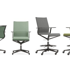 Forkromet finish på Stick Chair