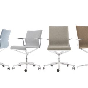 Konferencestole Stick Chair fra ICF Office omkring mødebordet