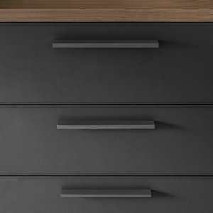 Opstilling med skrivebord og sidebord