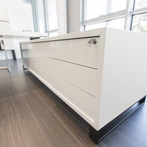 New Loop skrivebord med bærende tilbygning