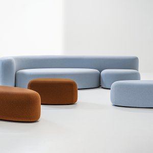 LaCividina Lisse med begge puffer skubbet helt ind mod sofaen