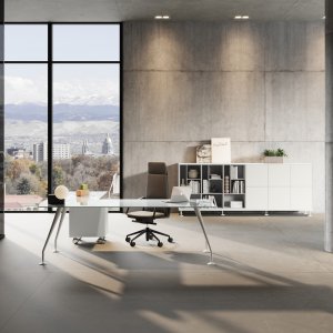 Énosi design skrivebord af Nikolas Chachamis i et lyst direktionsrum, København
