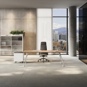 Énosi design skrivebord fra Las Mobili med glasplade i Ekstra Hvid og forkromede koniske ben