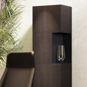 Lavt Monolith-skab på 240 cm med vendbare push-to-open-låger