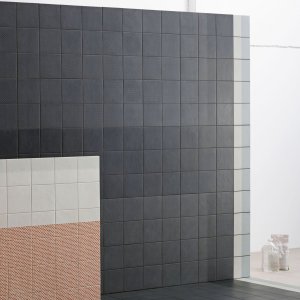 Base Black flise fra Tape-kollektionen fra Mutina