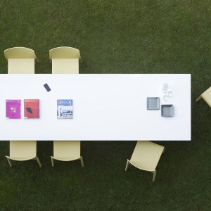 Bukke i massiv eg under det ultratynde bord Arki-Table ARKW107