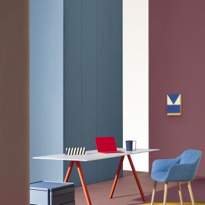 Kabelbakke CC i sort stålplade under Arki-Table