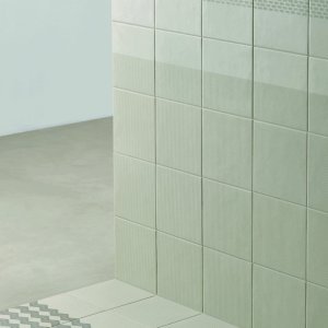 Moenster Grainy Black fra Tape Mutina paa sort base