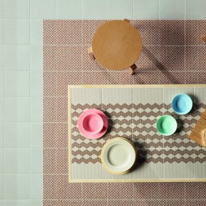 Moenster Zigzag Black fra Tape Mutina paa sort base