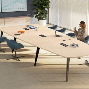 Detalje af passerbenet på et Pigreco skrivebord