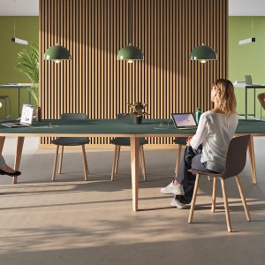 Trapezformet Pigreco mødebord med flip-top