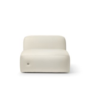 Opstilling One Hundred med puffer midt i en firmalounge