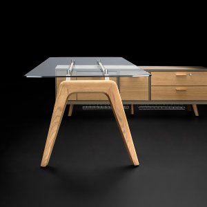 Rail designskrivebord fra Bralco i eg med diamantskåret plade