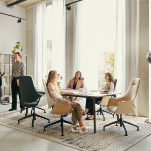 se:mission fra Sedus omkring et mødebord