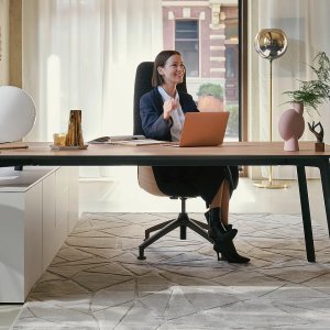 Moderne chefskrivebord se:vision fra Sedus i et direktionskontor