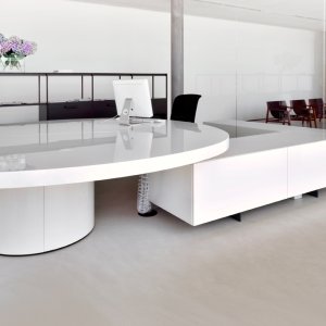 Kassen med Asymmetrical 307 × 200 foran vareelevatoren