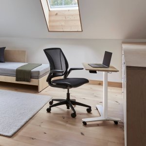 Ergonomisk kontorstol World LM fra Humanscale med sæde i Autumn-tekstil fra Kvadrat